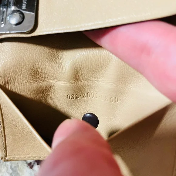 GUCCI Tan Leather Key Wallet 💯 AUTHENTIC - Picture 12 of 15